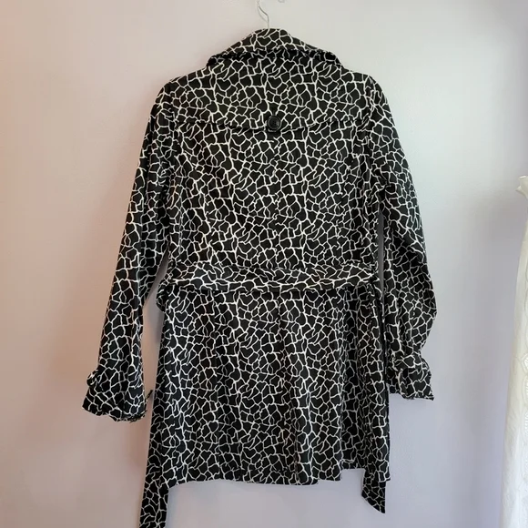 Vertigo Paris Black and White Trench Coat Size Med. - Picture 4 of 7